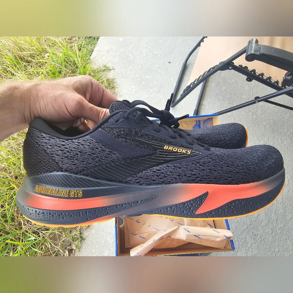 Size 11.5 - Brooks Adrenaline Gts 24 RARE COLOR Black/Burnt Sienna